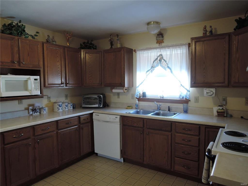 711 Adams Street Gillespie, IL 62033 - Photo 6 of 14 Gallery Image 6