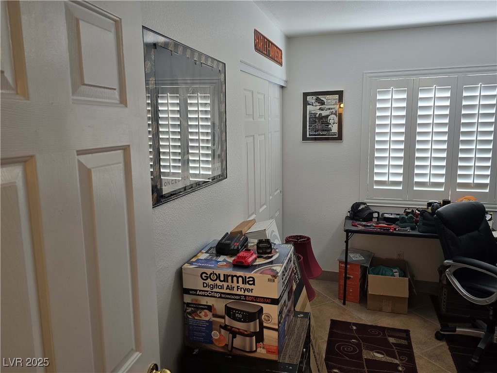 853 Rusty Anchor Way Henderson, NV 89002 - Photo 31 of 76 View bedroom 3 closet and blinds