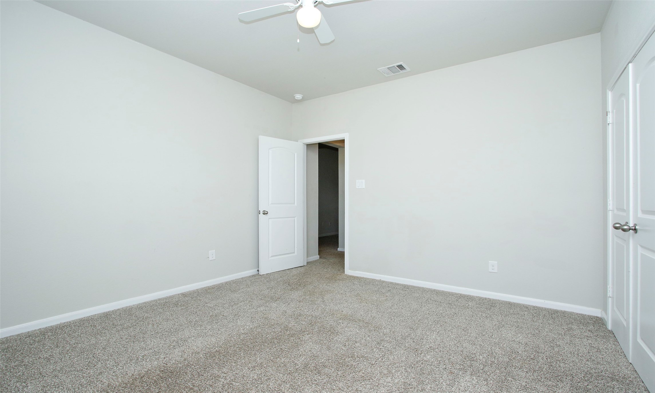 14120 Sand Ridge Court Conroe, TX 77384 - Photo 36 of 43 an empty room with a ceiling fan and a window