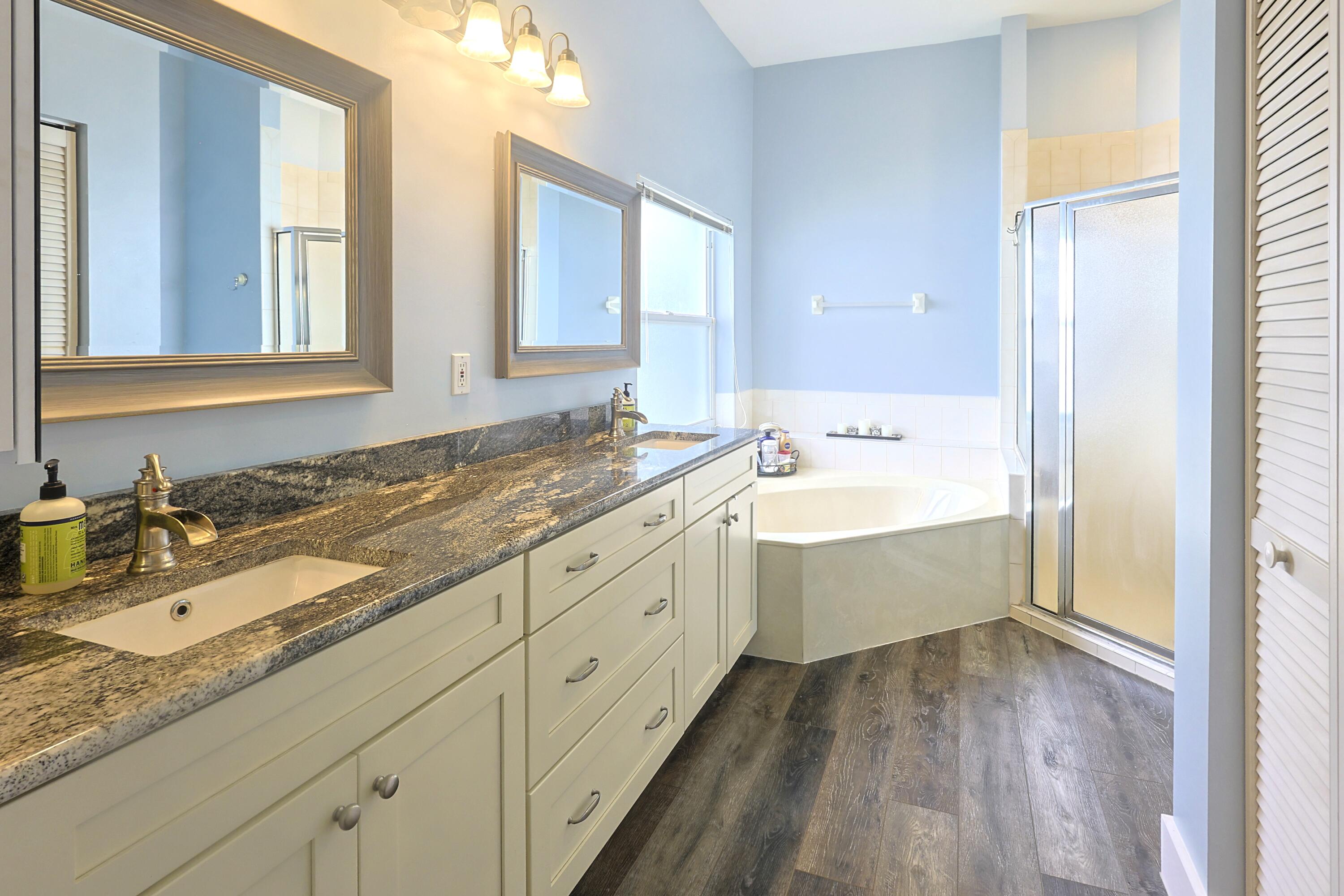7205 Southeast Seagate Lane Stuart, FL 34997 - Photo 13 of 30 Primary Bath