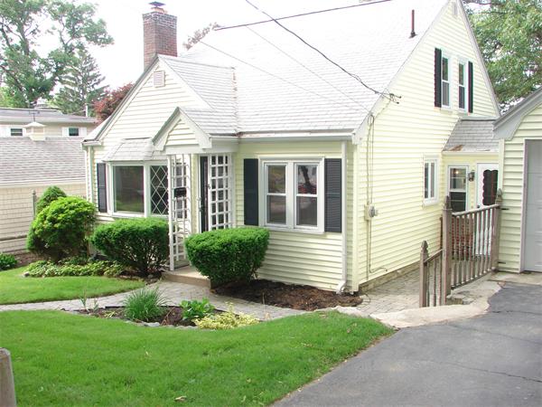 6 Oak Ridge Road Lynn, MA 01904 - Photo 2 of 16 Gallery Image 2
