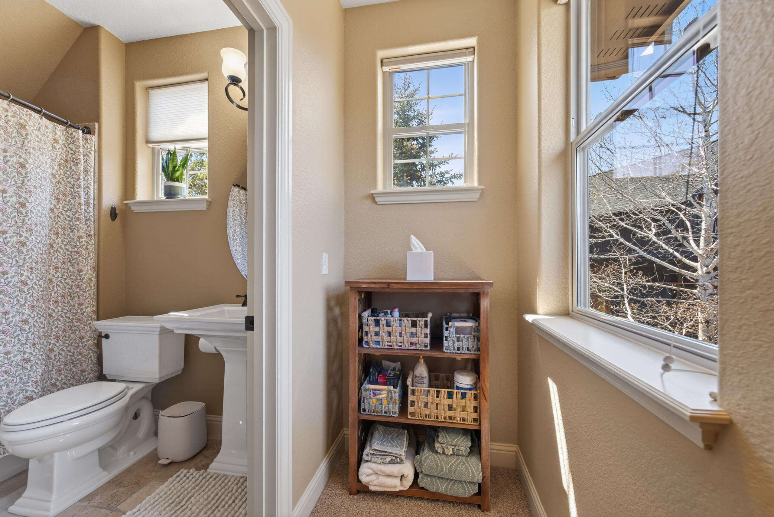 9009 Merlin Drive Redmond, OR 97756 - Photo 65 of 98 a bathroom with a toilet and a shower curtain