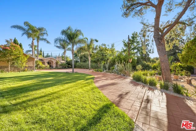 $3,095,000 | 22910 Collins Street, Woodland Hills, CA 91367