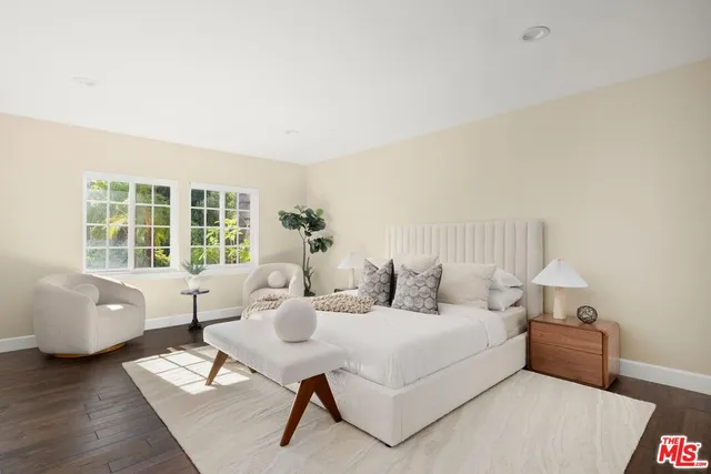 $3,095,000 | 22910 Collins Street, Woodland Hills, CA 91367