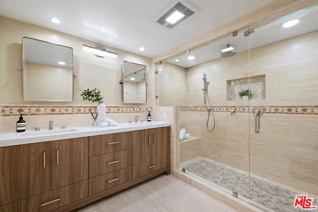 $3,095,000 | 22910 Collins Street, Woodland Hills, CA 91367