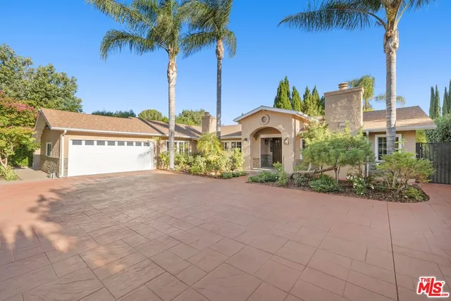 $3,095,000 | 22910 Collins Street, Woodland Hills, CA 91367