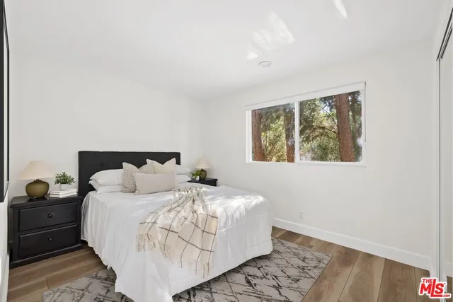 $3,095,000 | 22910 Collins Street, Woodland Hills, CA 91367