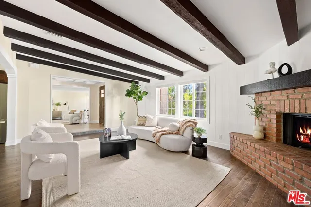 $3,095,000 | 22910 Collins Street, Woodland Hills, CA 91367