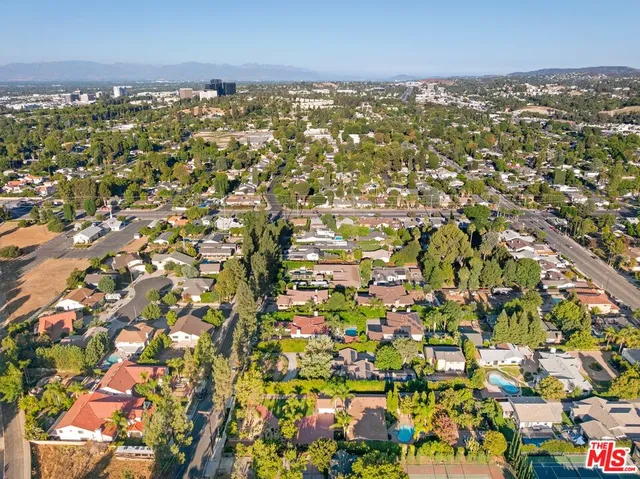 $3,095,000 | 22910 Collins Street, Woodland Hills, CA 91367