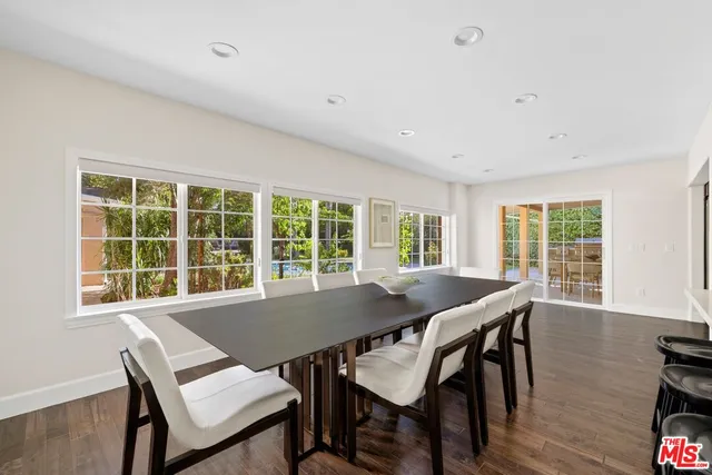 $3,095,000 | 22910 Collins Street, Woodland Hills, CA 91367