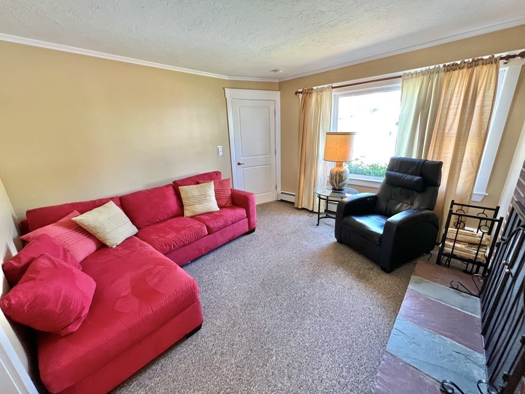 33 Boston Avenue Worcester, MA 01604 - Photo 6 of 34 Gallery Image 6