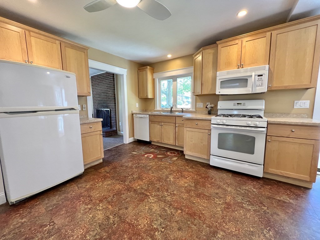 33 Boston Avenue Worcester, MA 01604 - Photo 8 of 34 Gallery Image 8