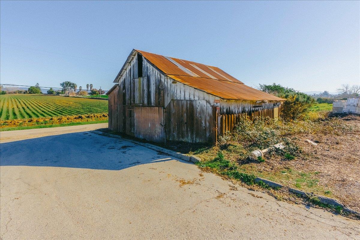 371 Calabasas Road Watsonville, CA 95076 - Photo 22 of 66