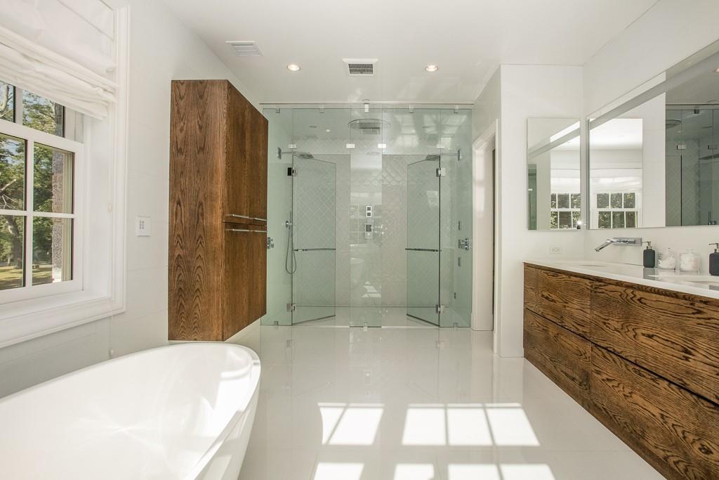 1 Duck Pond Road Scarsdale, NY 10583 - Photo 25 of 48 a bathroom with a bathtub shower sink and mirror
