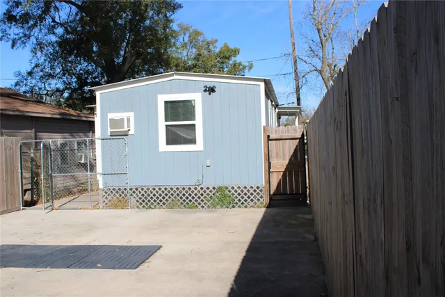 $1,100 | 4214 A Fuqua Street, Unit A, Bacliff, TX 77518