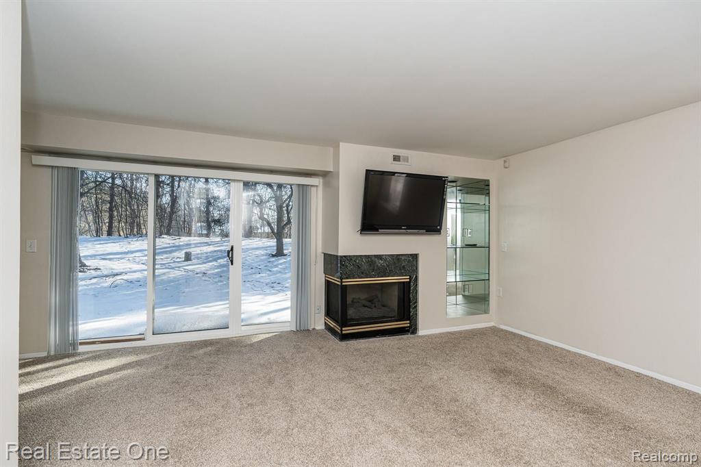 27214 Evergreen Road Lathrup Village, MI 48076 - Photo 3 of 18