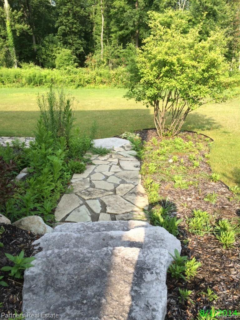 1920 South Bull Run Road Fowlerville, MI 48836 - Photo 18 of 22 Landscaping.jpg