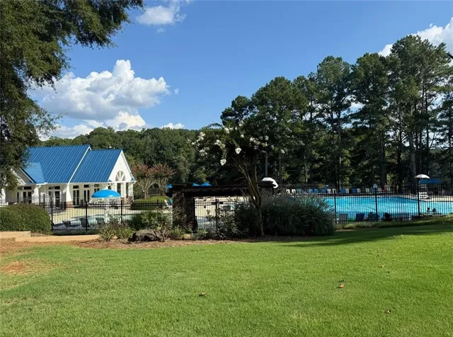 a view of an tennis court