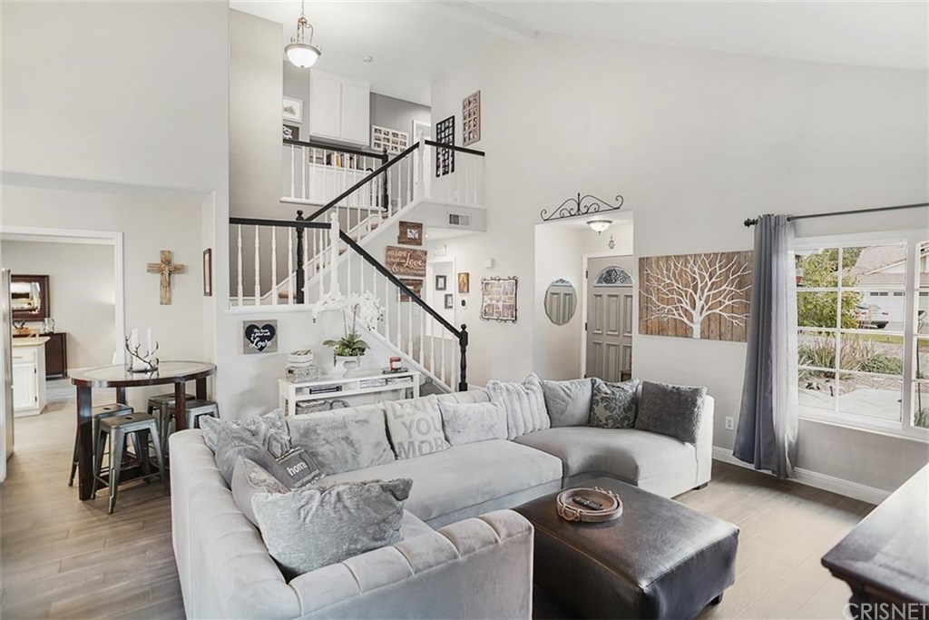 21764 Don Gee Court Saugus, CA 91350 - Photo 3 of 21