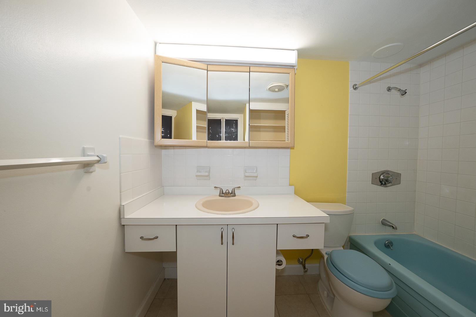 1919 Chestnut Street, Unit 1016 Philadelphia, PA 19103 - Photo 8 of 17