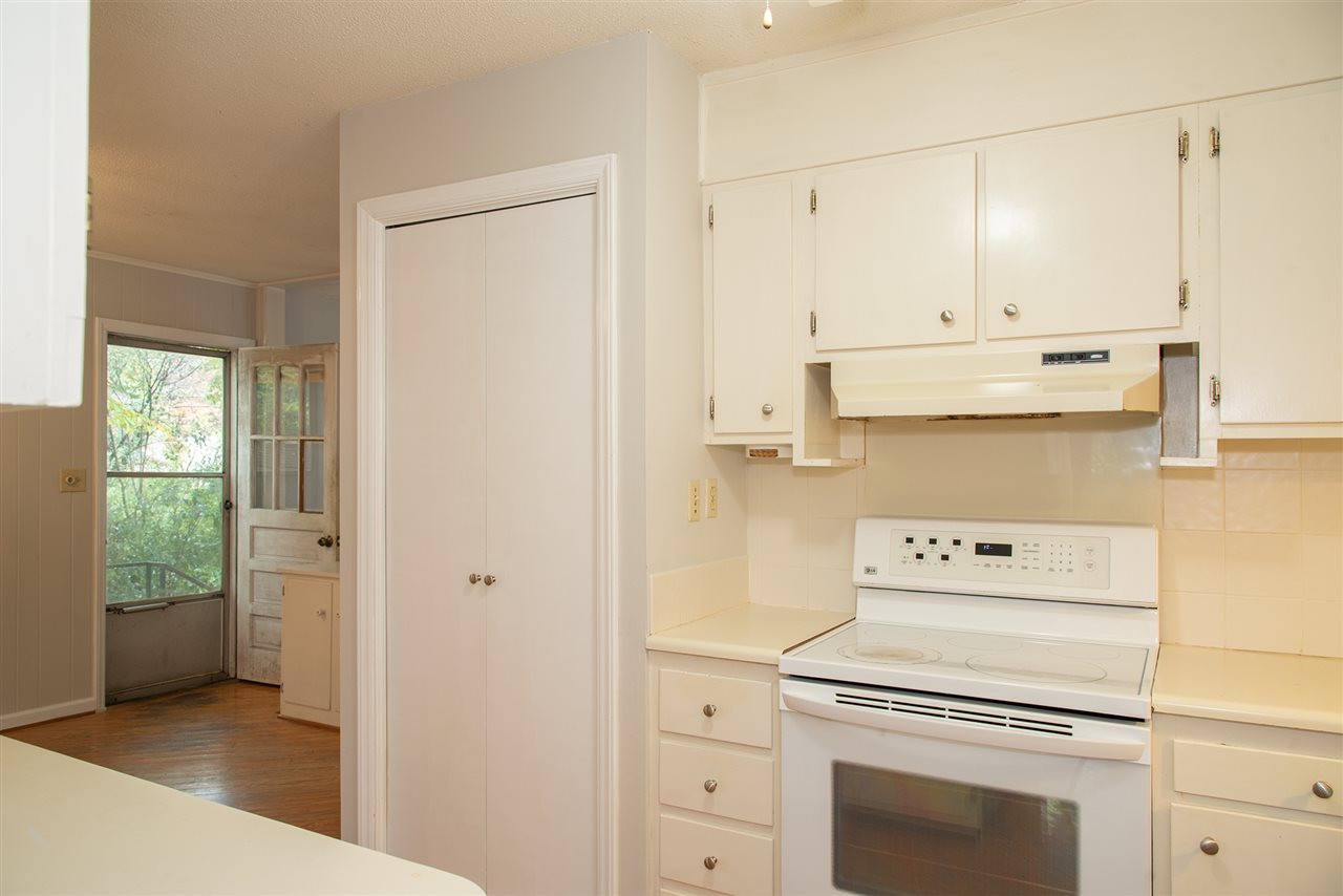 612 Old Farm Road Raleigh, NC 27606 - Photo 10 of 25 Photo 10