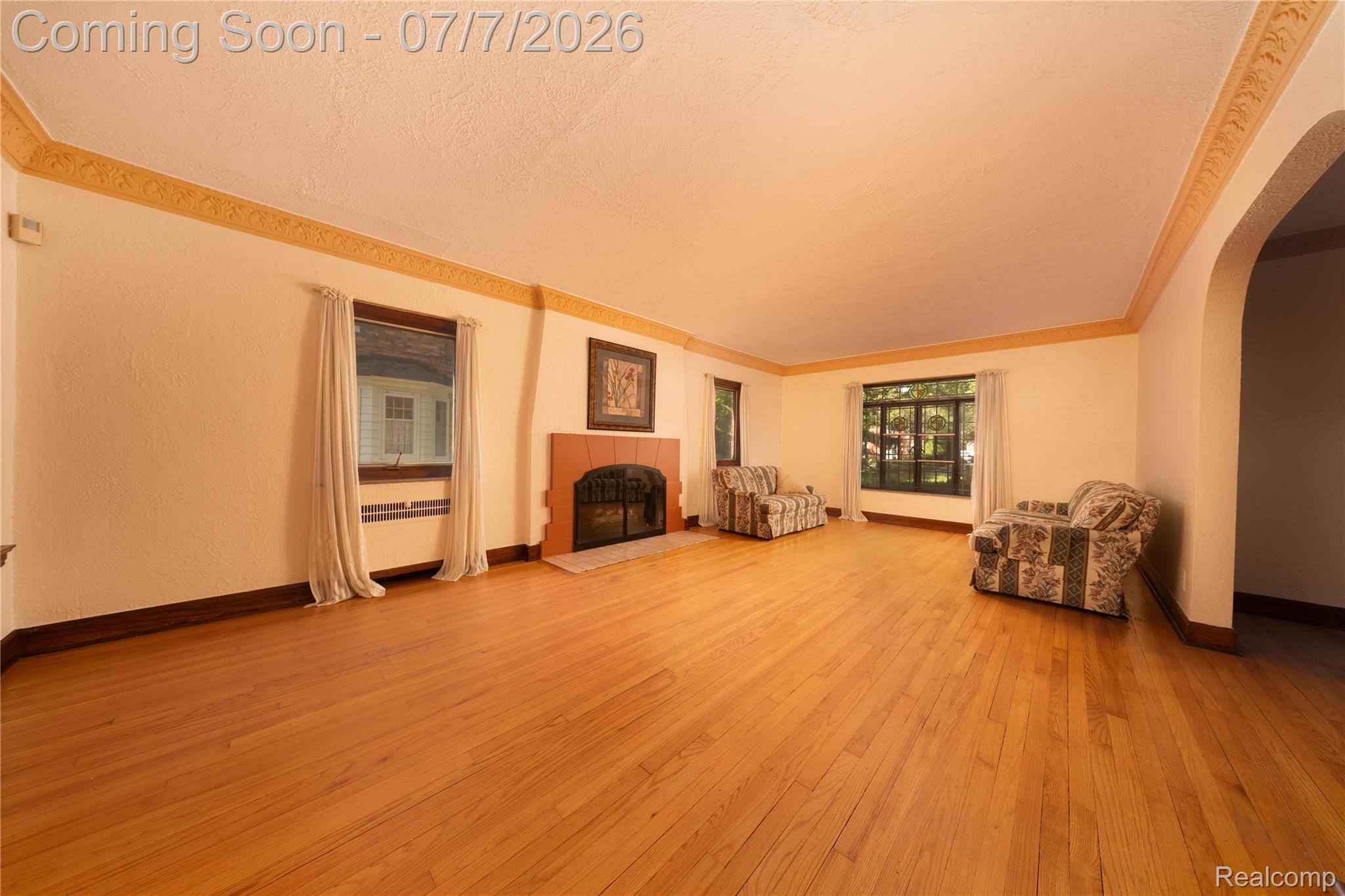 16580 Westmoreland Road Detroit, MI 48219 - Photo 5 of 37 living room 16580 Westmoreland.jpg