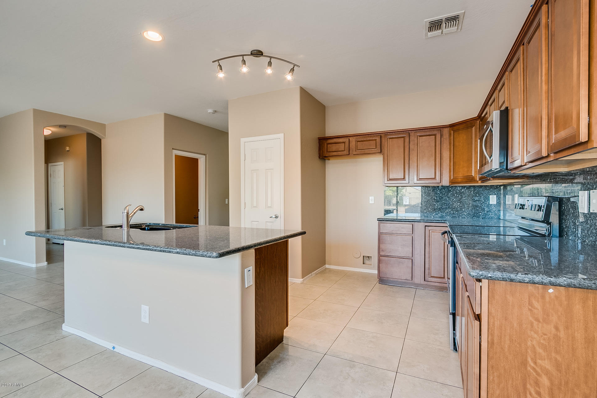 6925 West Beverly Road Laveen, AZ 85339 - Photo 6 of 22 Beverly-12