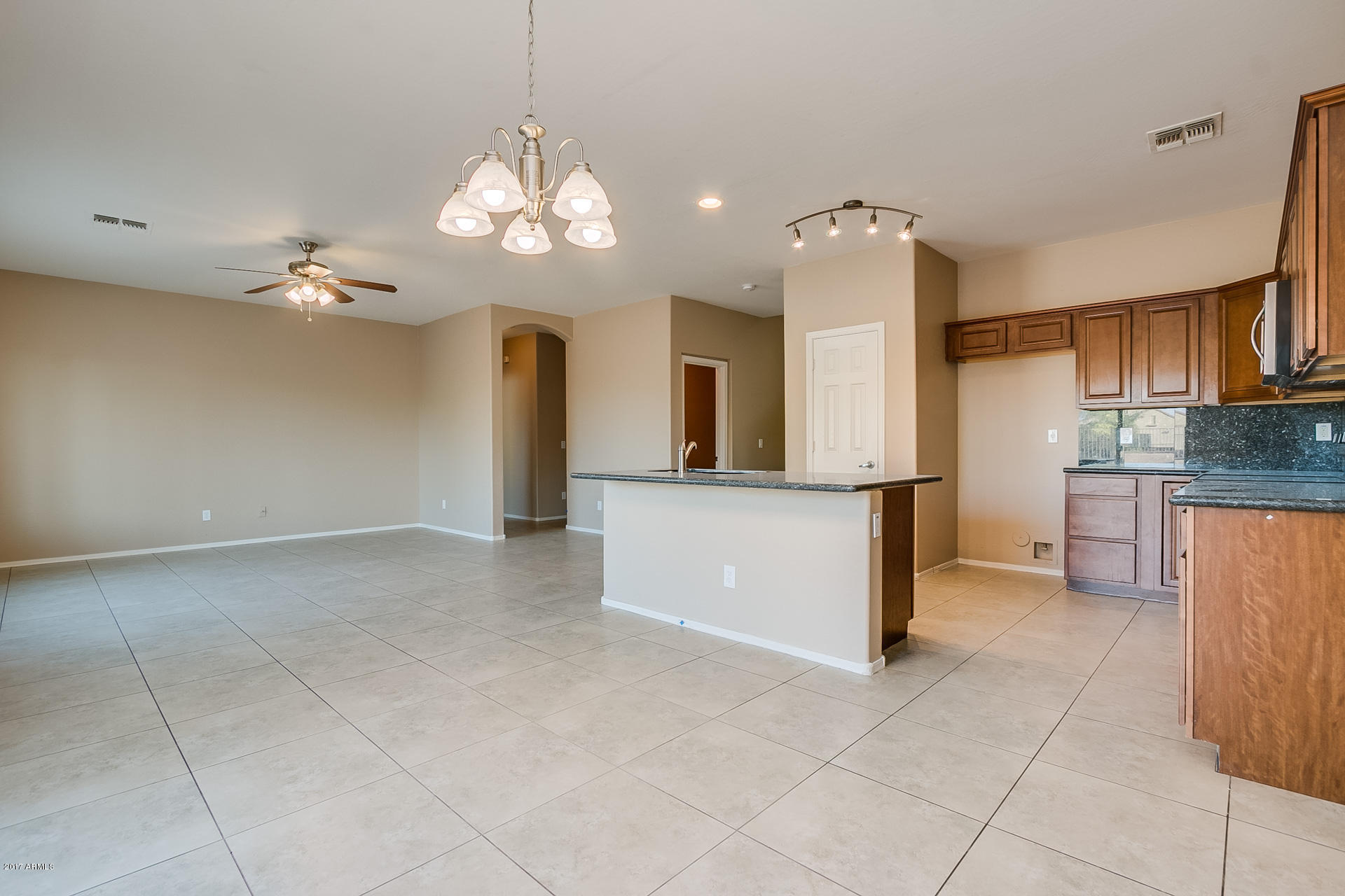6925 West Beverly Road Laveen, AZ 85339 - Photo 8 of 22 Beverly-17