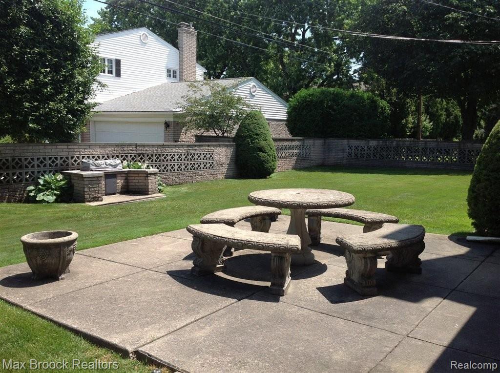 774 Canterbury Road Grosse Pointe, MI 48236 - Photo 5 of 5 LARGE PATIO