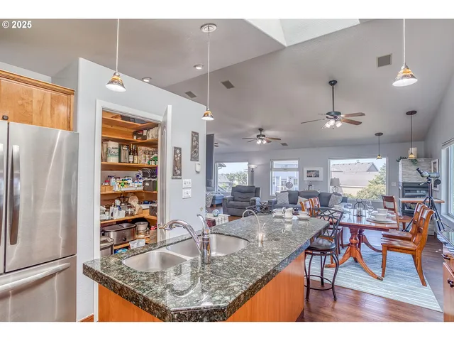 $650,000 | 151 Northwest 73rd Court, Newport, OR 97365