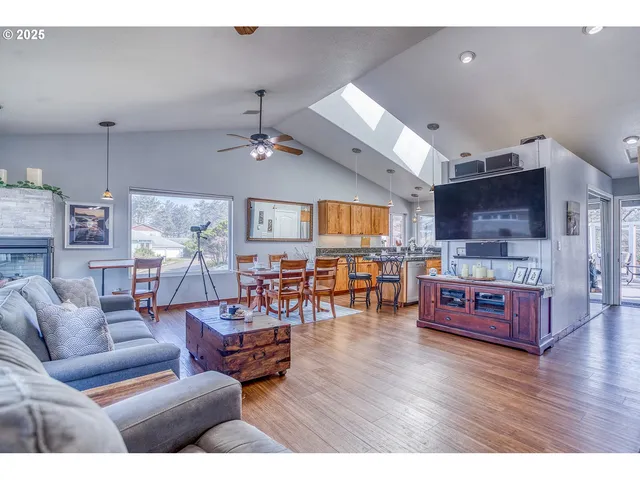 $650,000 | 151 Northwest 73rd Court, Newport, OR 97365