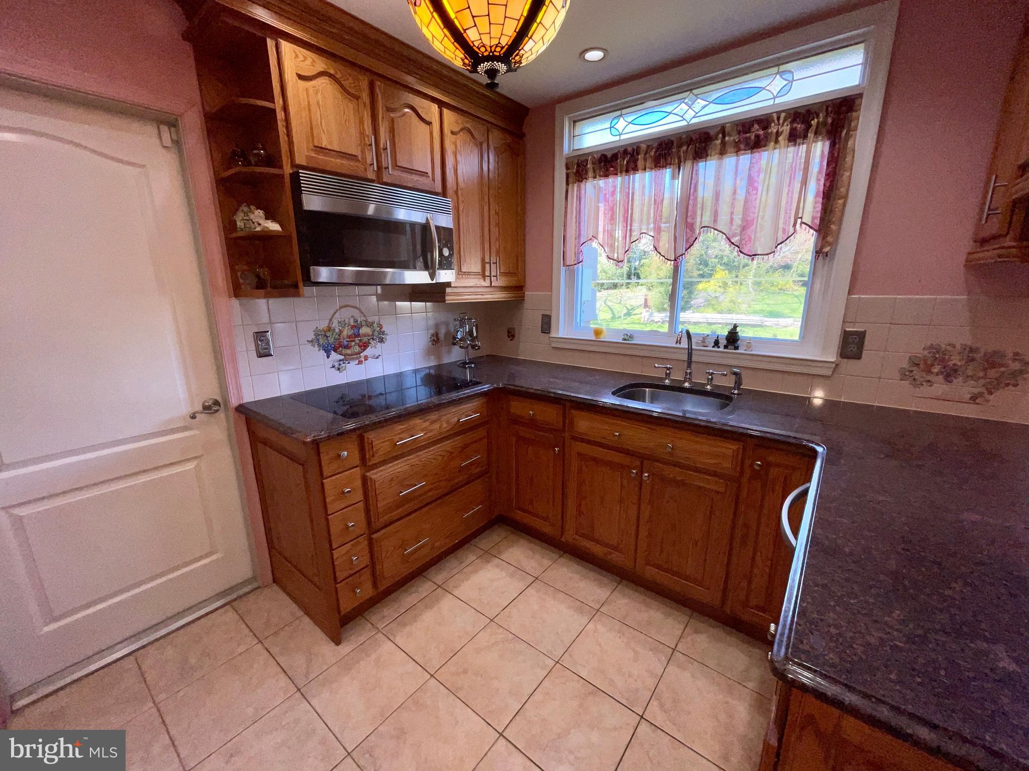65 Tweed Road Levittown, PA 19056 - Photo 4 of 22