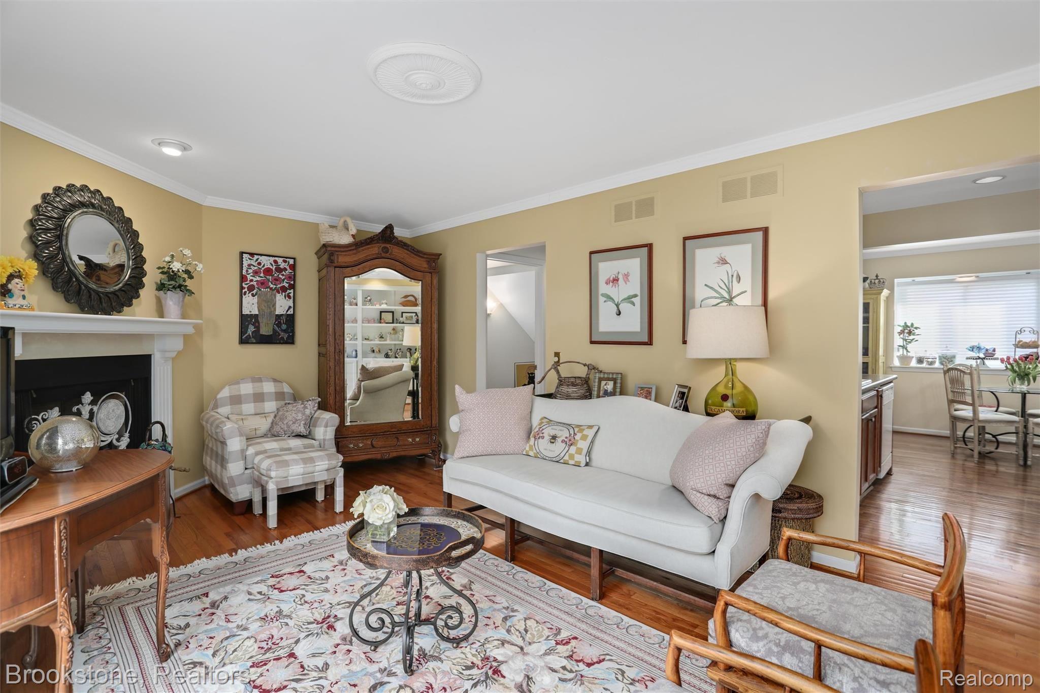 4999 Crooks Road Royal Oak, MI 48073 - Photo 9 of 20 Comfort meets elegance in this great layout