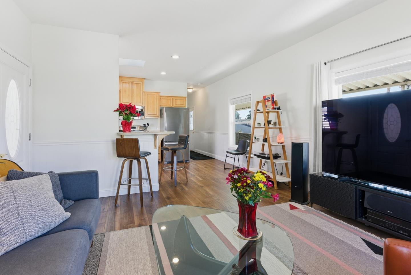 930 Rosedale Avenue, Unit 68 Capitola, CA 95010 - Photo 5 of 20 a living room with furniture and flowers
