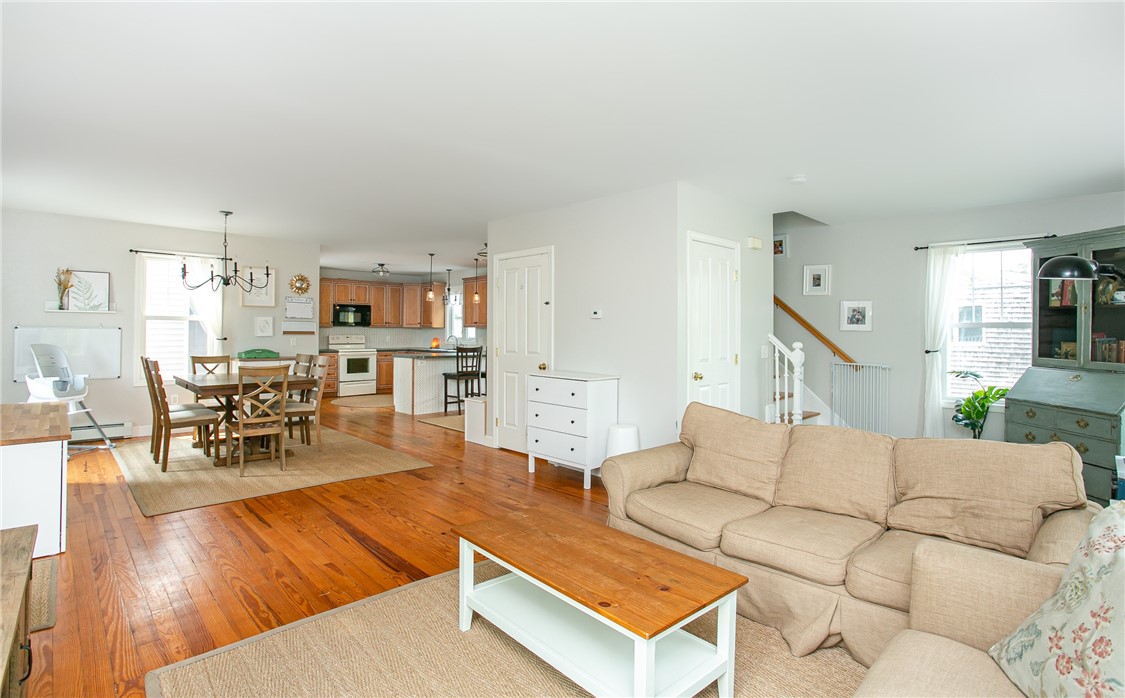 23 Harding Avenue Warren, RI 02885 - Photo 6 of 33 Gallery Image 6