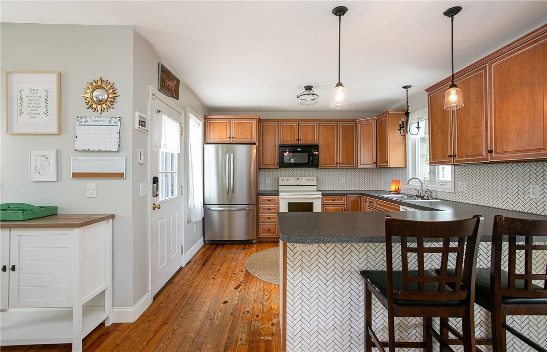23 Harding Avenue Warren, RI 02885 - Photo 7 of 33 Gallery Image 7