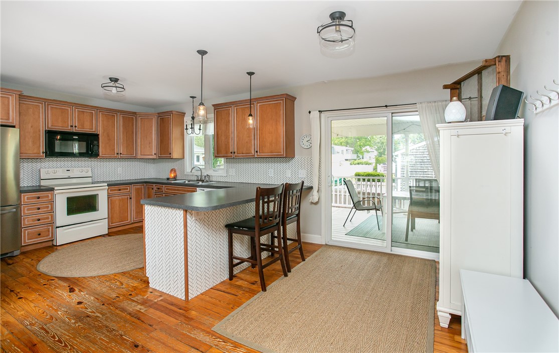 23 Harding Avenue Warren, RI 02885 - Photo 8 of 33 Gallery Image 8