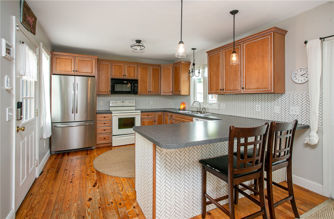 23 Harding Avenue Warren, RI 02885 - Photo 9 of 33 Gallery Image 9