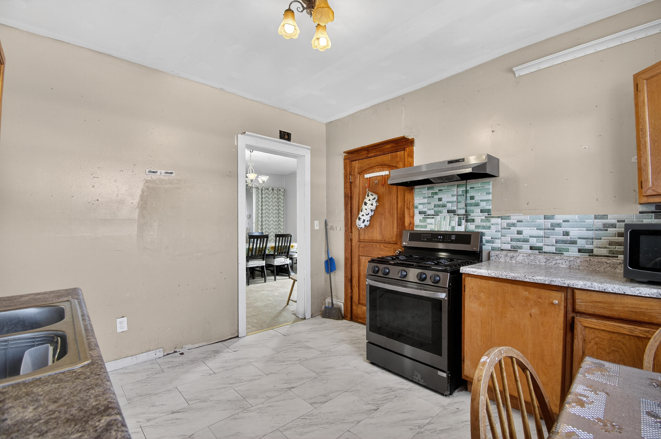 1826 Clayton Avenue, Unit 1828 Racine, WI 53404 - Photo 13 of 30 main kitchen