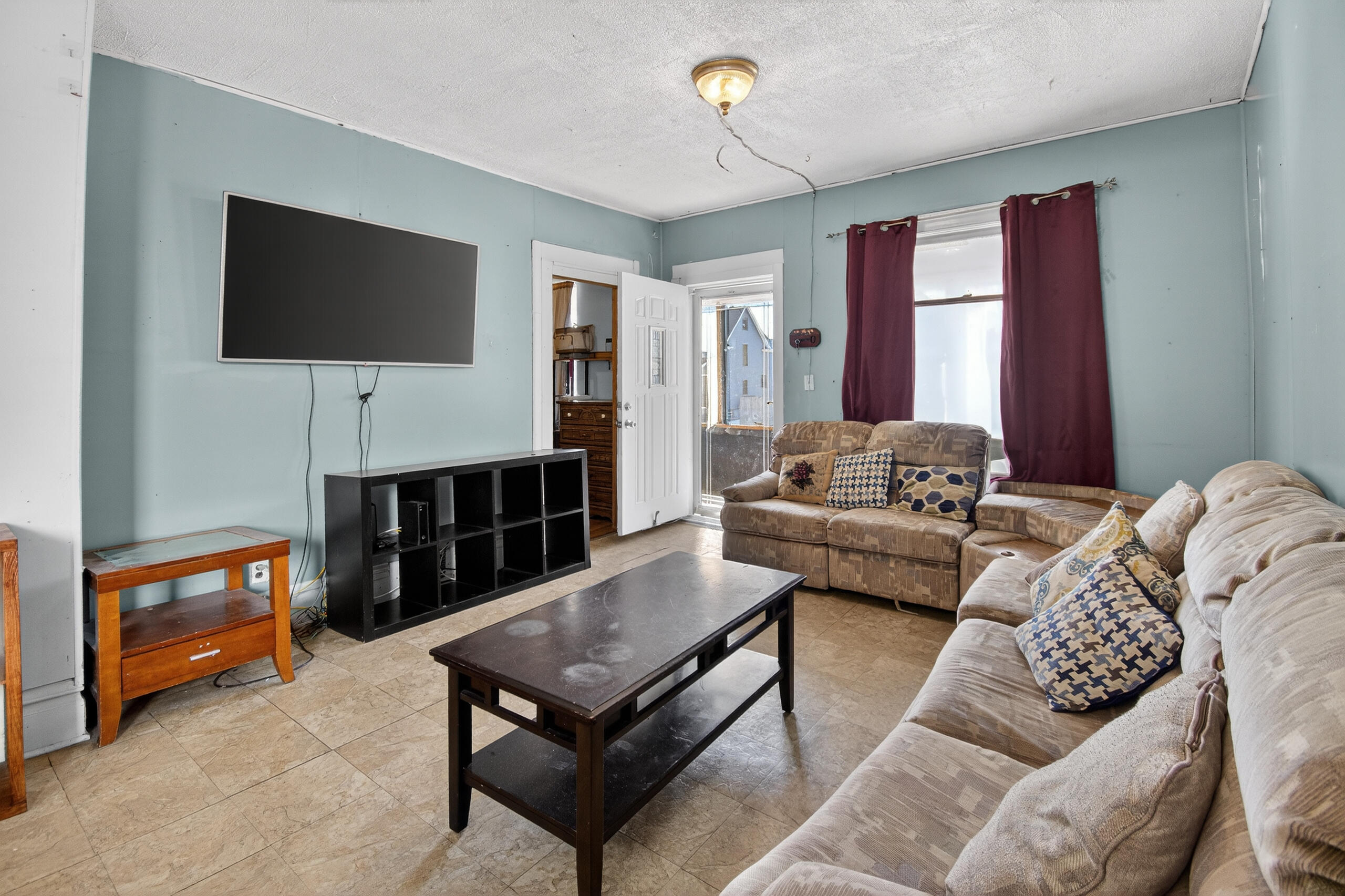 1826 Clayton Avenue, Unit 1828 Racine, WI 53404 - Photo 8 of 30 main living room