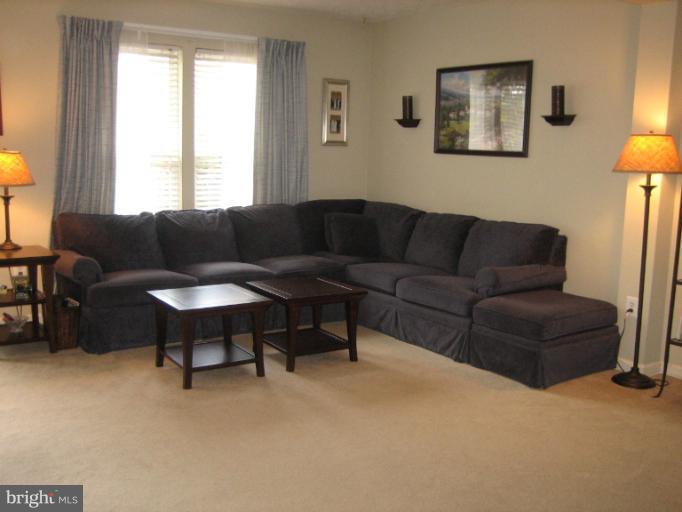 5138 Windermere Circle Rosedale, MD 21237 - Photo 2 of 13 Living Room