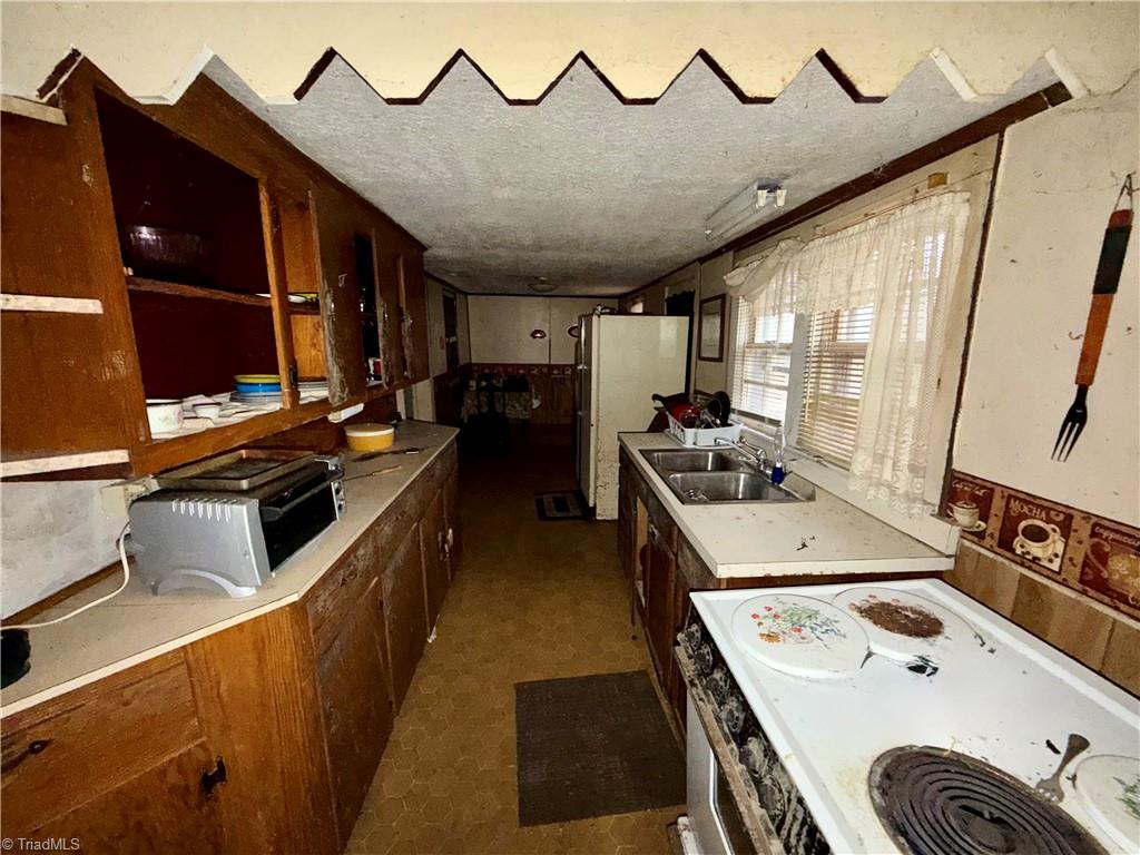 7246 Old US Highway 64 Trinity, NC 27370 - Photo 8 of 19 Kitchen