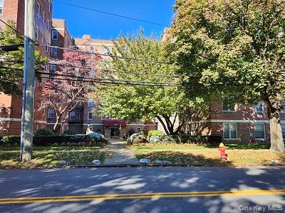 485 Bronx River Road, Unit B15 Yonkers, NY 10704 - Photo 8 of 8 a view of a yard with a house