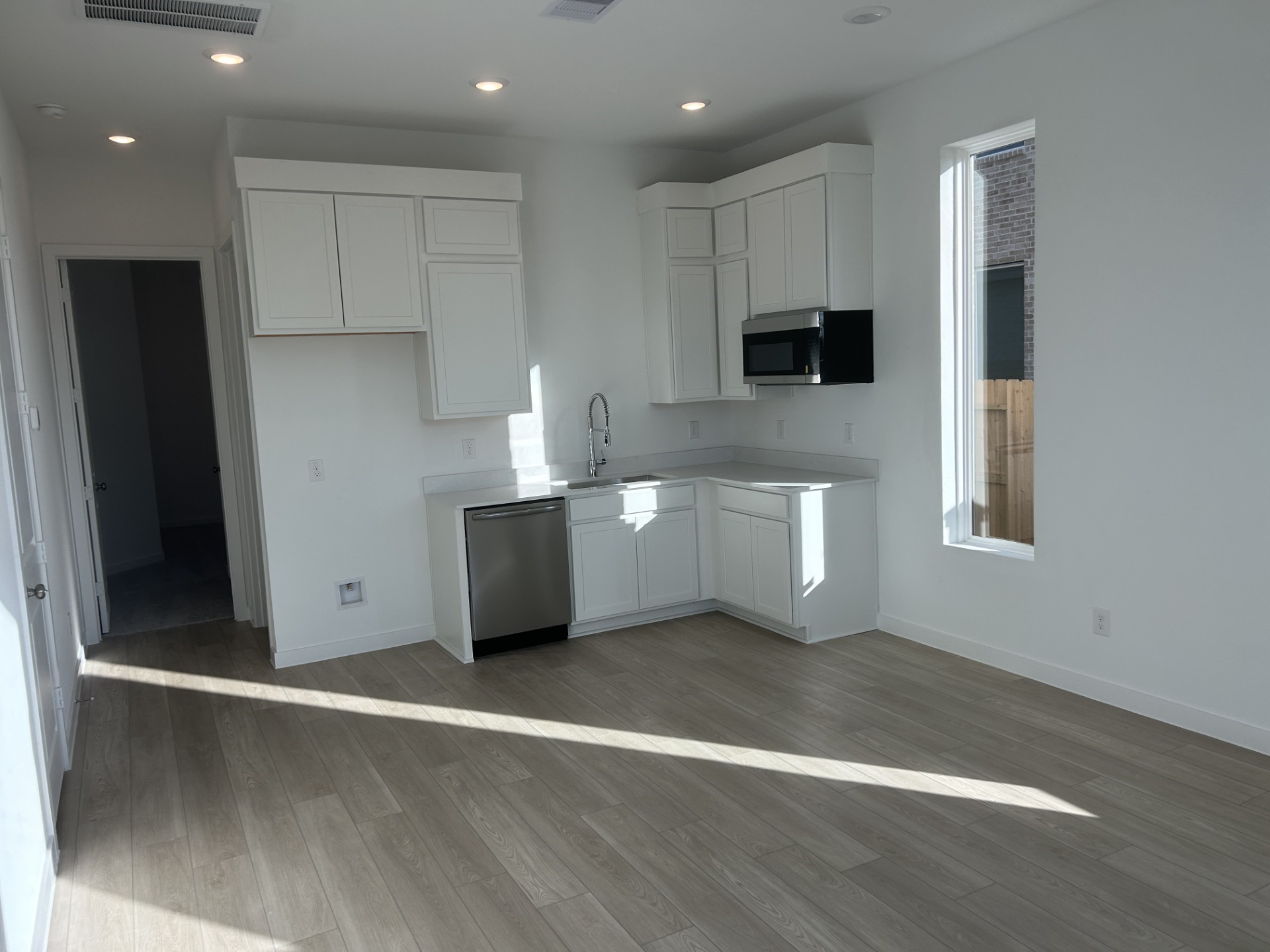 8226 Holly Blue Drive Rosharon, TX 77583 - Photo 11 of 47 Guest kitchen**Photos are strictly illustrative. This is not the actual homesite.**