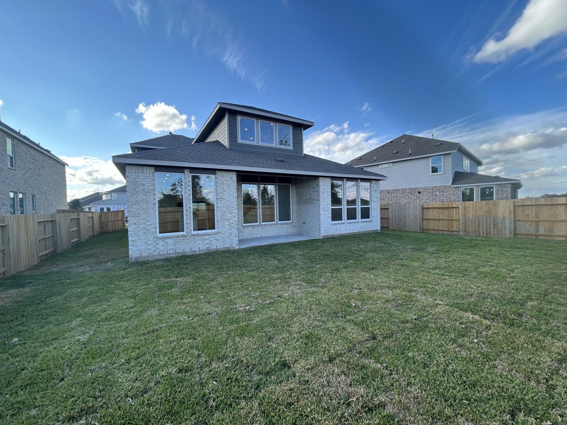 8226 Holly Blue Drive Rosharon, TX 77583 - Photo 12 of 47 **Photos are strictly illustrative. This is not the actual homesite.**