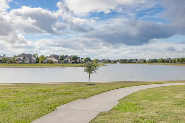 $400,000 | 8226 Holly Blue Drive, Rosharon, TX 77583