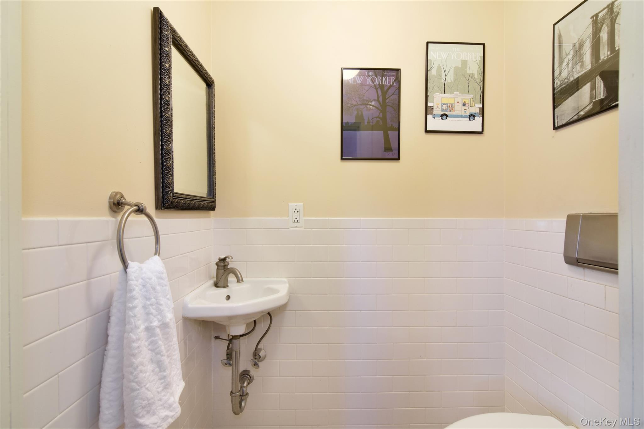 414 Pelham Manor Road Pelham, NY 10803 - Photo 12 of 32 a bathroom with a sink mirror and toilet