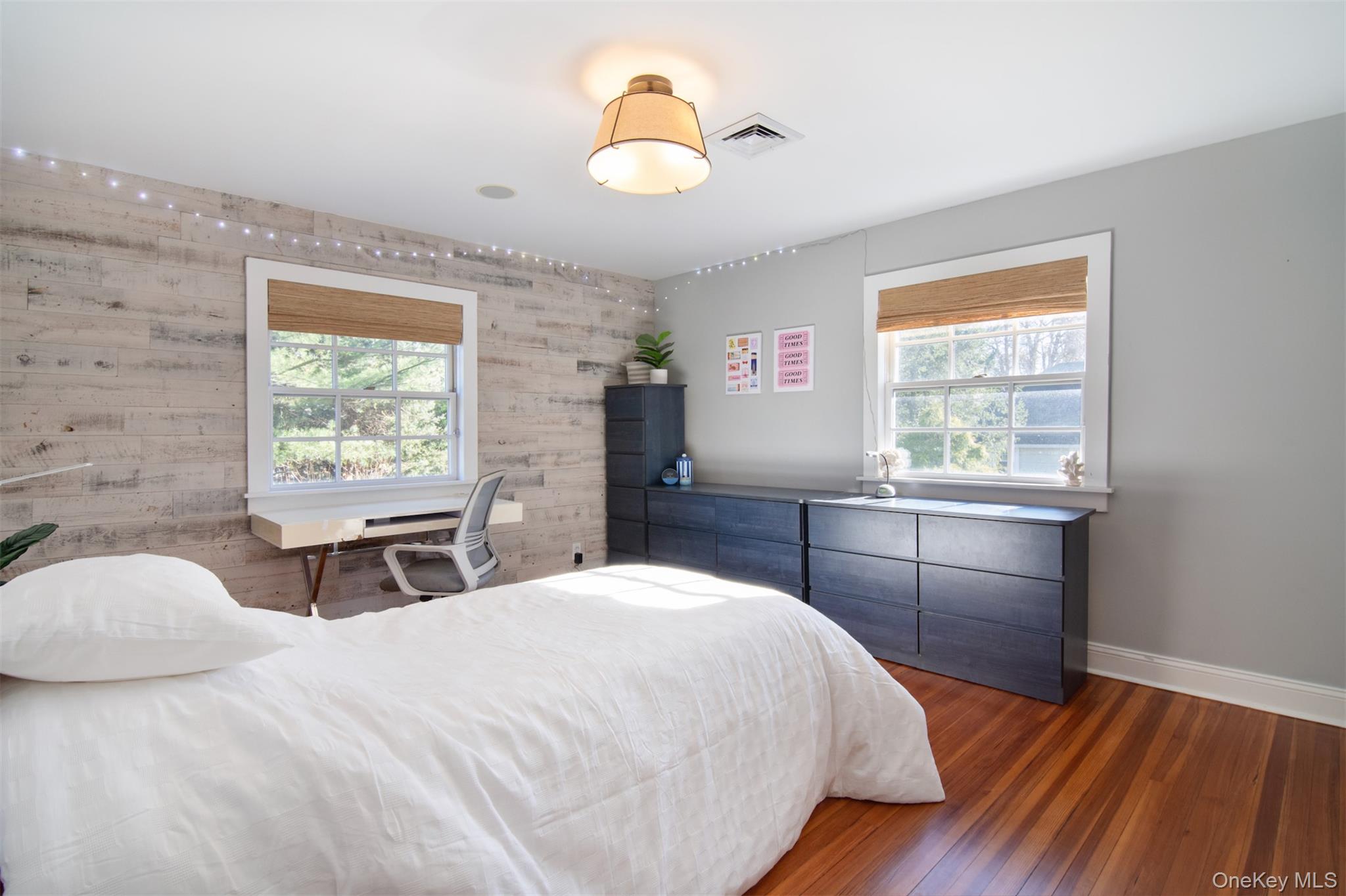 414 Pelham Manor Road Pelham, NY 10803 - Photo 16 of 32 a bedroom with a bed and a window