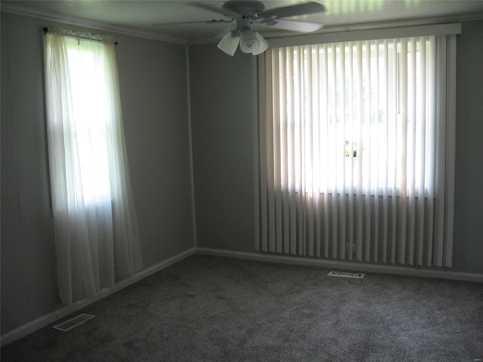 919 Sinclair Avenue South Roxana, IL 62087 - Photo 3 of 10 Gallery Image 3