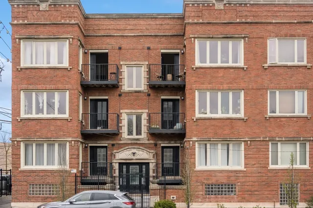 $1,350,000 | 350 East 50th Street, Chicago, IL 60615